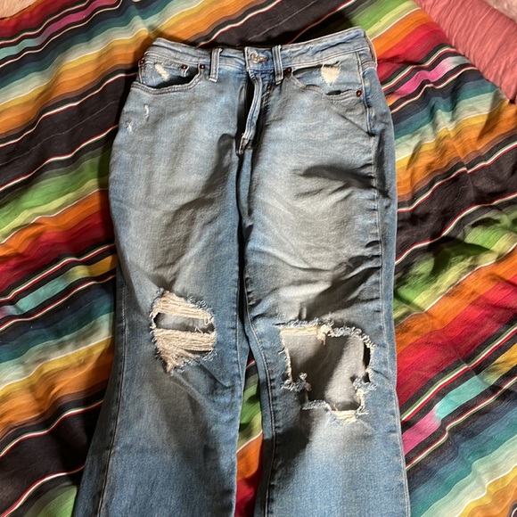 Madewell Curvy Perfect Vintage Jean in Denman Wash: Ripped Edition - Picture 4 of 4